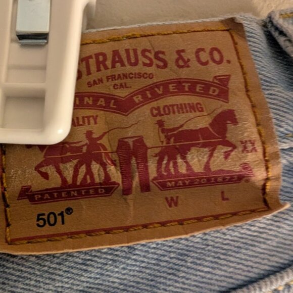 Levi's Women's Shorts 501 Shorts Sz 26 Pre-owned - Picture 4 of 5